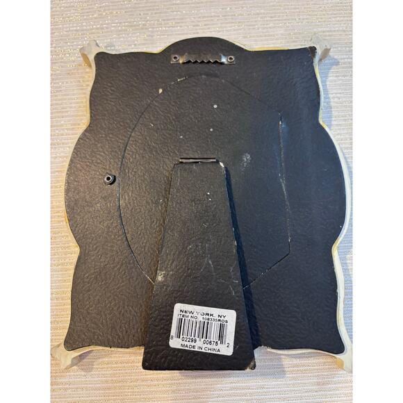 Ivory French victorian floral ornate standing picture frame. 3X5” pic NO GLASS - Picture 7 of 9